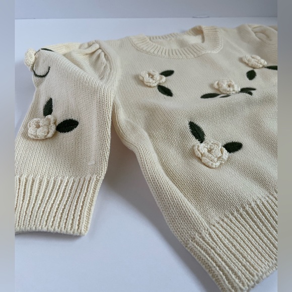 Other - NWT. 2CUTE Floral Sweater